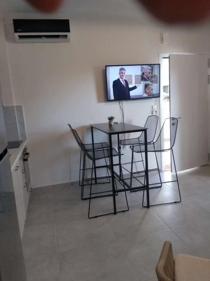 Petrani Suite 1 Néa Péramos Exterior foto